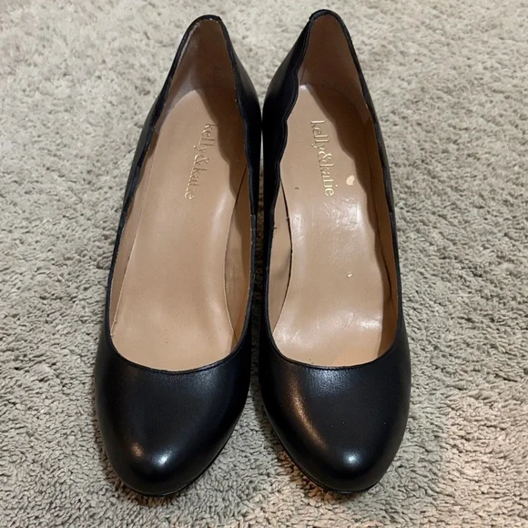 Kelly & Katie Black Leather Scalloped Wedges - Picture 3 of 7